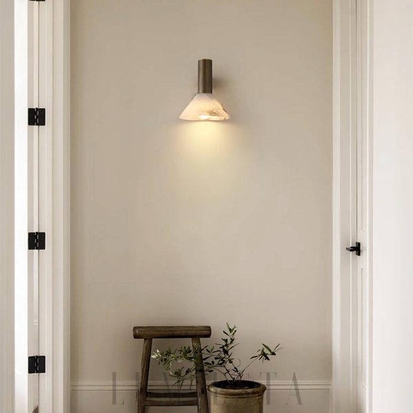 Kinkiet stożkowy z alabastru brązowo-czarny