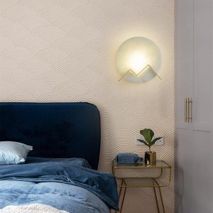 Shasta - Elegancka lampa ścienna Alabaster — mosiądz i biel