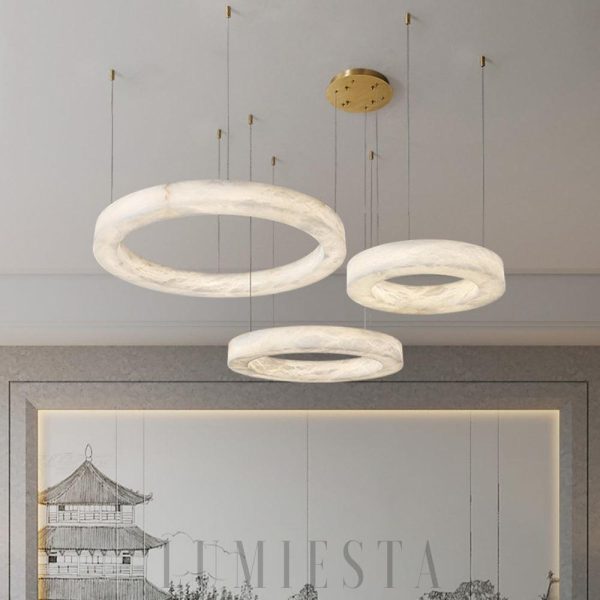 Marika - Nowoczesny żyrandol z alabastru w kolorze mosiądzu