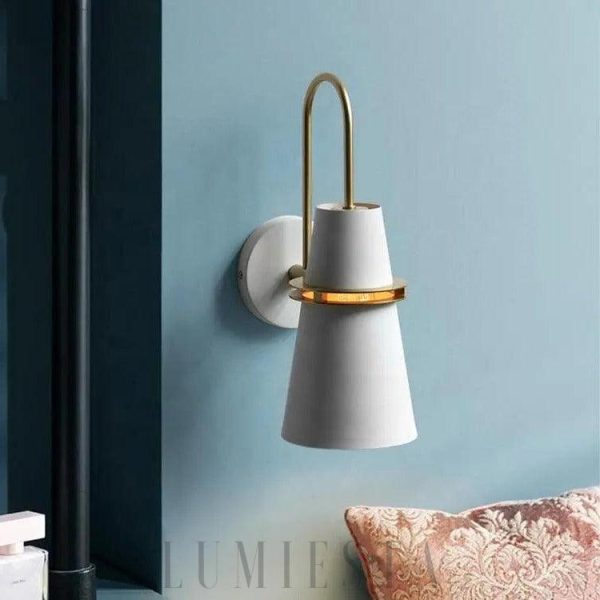 Elegancka lampa ścienna czarna ze złotym akcentem