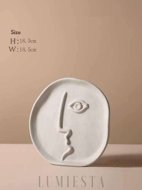 Wazon w kształcie twarzy z ceramicznym wykończeniem