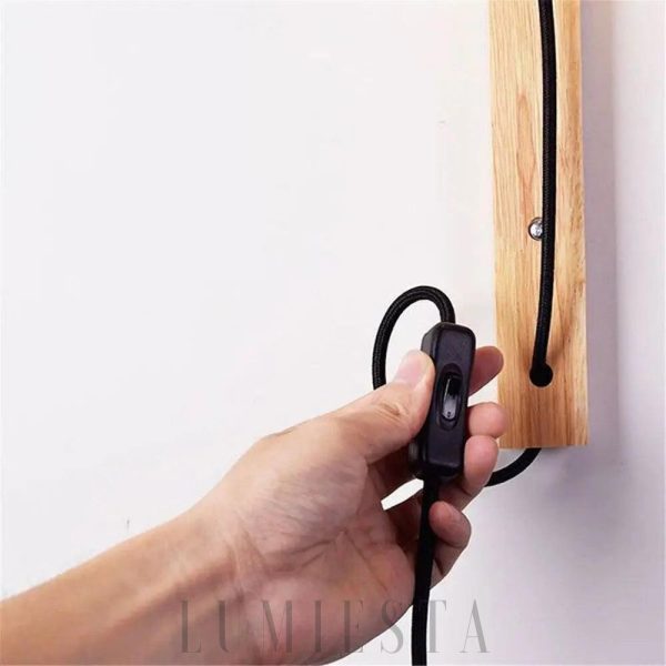 Lampka ścienna stylowa z drewnianym uchwytem czarna