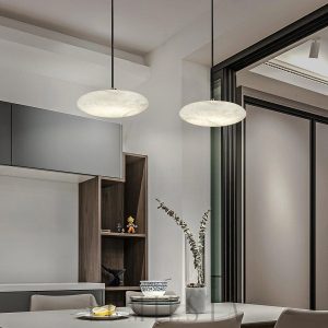 Tongotdi - Elegancka lampa wisząca: marmur i mosiądz