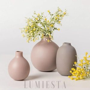 Stylowe wazony ceramiczne w różnych kształtach i kolorach
