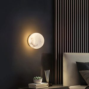 Delphi - Elegancka lampa ścienna Alabaster kula, biało-złota