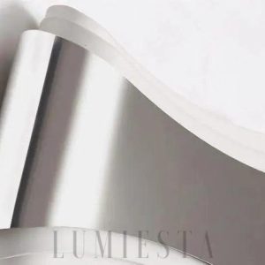 Lampa ścienna w stylu nowoczesnym z eleganckim kształtem