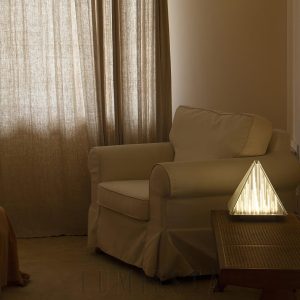 Fragment - Elegancka lampa stołowa, przeszklona, chrom