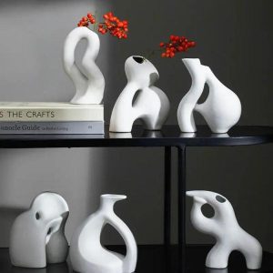 Elegancki biały ceramiczny wazon 12–14 cm