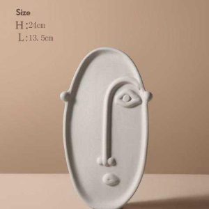 Wazon w kształcie twarzy z ceramicznym wykończeniem