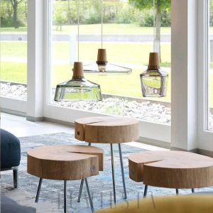 Lampa wisząca ze szkła i drewna w nowoczesnym stylu