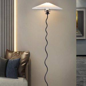 Squiggle - Skandynawska lampa podłogowa z falistym stelażem