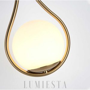Lampa ścienna w stylu minimalistycznym z okrągłym kloszem