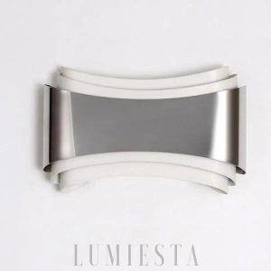 Lampa ścienna w stylu nowoczesnym z eleganckim kształtem