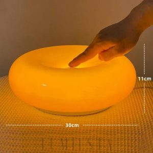 Nowoczesna lampa w kształcie donut z regulacją świecenia