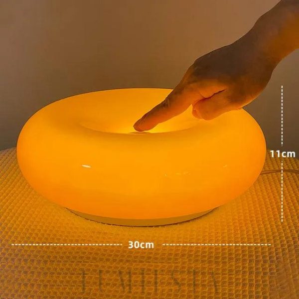 Nowoczesna lampa w kształcie donut z regulacją świecenia