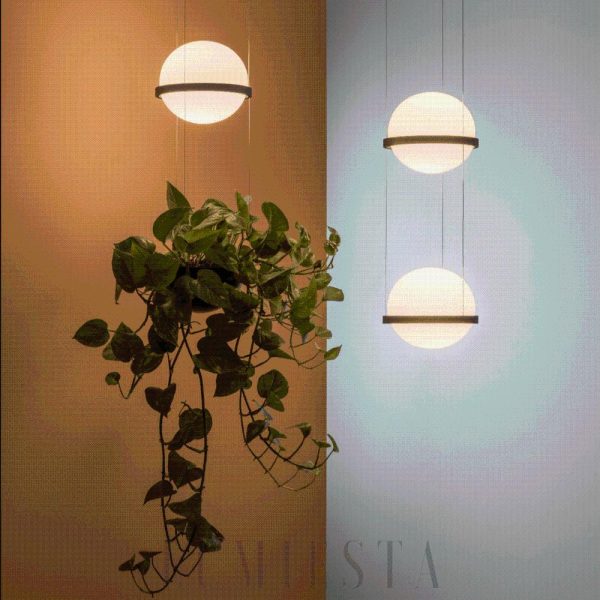 Nowoczesna lampa wisząca kula z czarnym akcentem