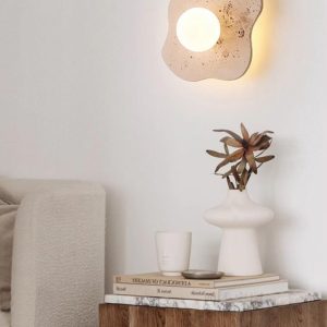 Trawertynowy kinkiet beżowy organiczny kształt 27cm