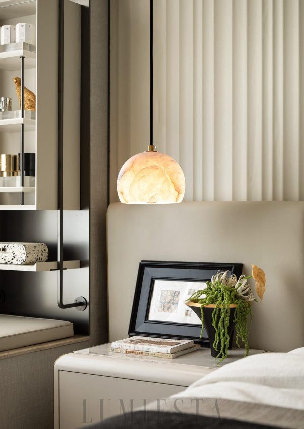 Viela Elegancka półokrągła lampa z alabastru, biało-złota