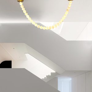 wm_9070685977919604934.jpg Onina - lampa wisząca w kształcie naszyjnika z alabastru