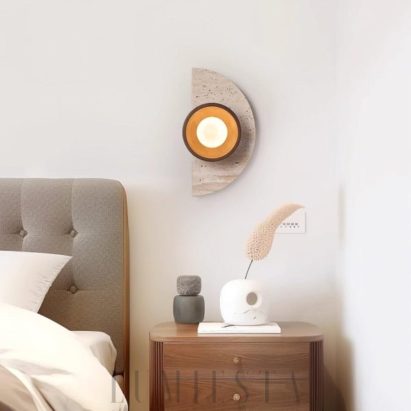 Halvora - Lampa ścienna półokrągła z trawertynu i drewna