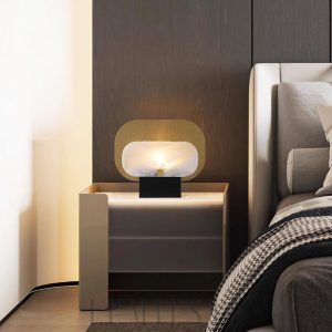 Altai - Alabastrowa lampa stołowa — czarno-biała z złotem