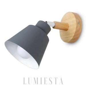 Stylowa lampa ścienna, metalowy klosz i drewniana podstawa