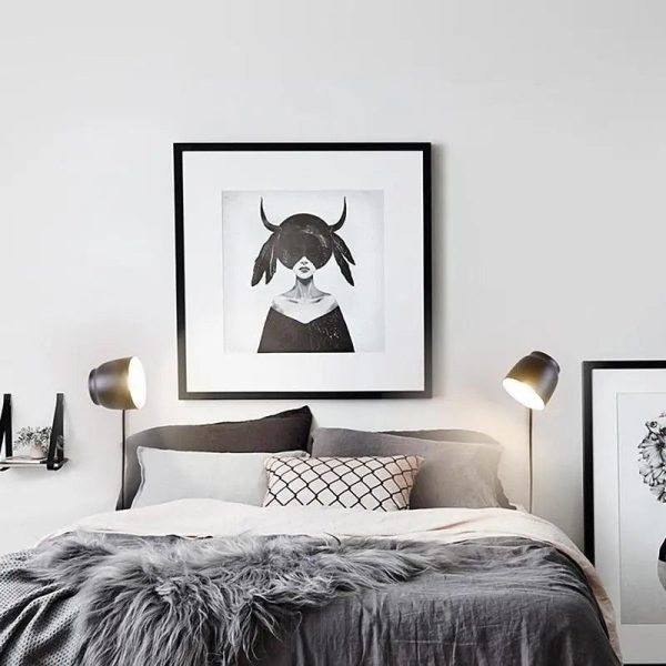 Skandynawska lampka nocna z minimalistycznym kloszem